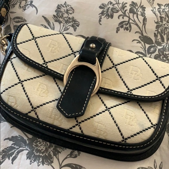 🔴 Dooney & Bourke Wristlet - Picture 2 of 8